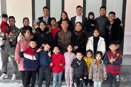 Vợ chồng ở Nghệ An sinh 15 con: Cơ ngơi đáng nể, mở mái ấm giúp trăm người