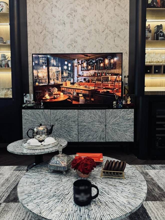 Chồng thứ 3 của Hằng Túi khéo cắm hoa tại nhà, phú bà 6 con còn khoe không gian mới tỏa mùi tiền-5