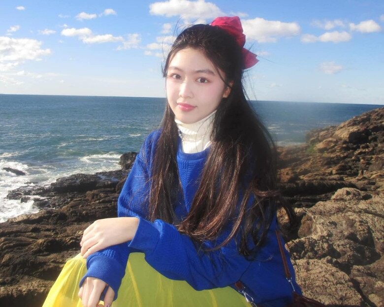 Qua vài bức ảnh khi xuất ngoại, hai ái nữ nhà Quyền Linh cho thấy quan điểm trái ngược, chứng tỏ cách dạy của bố mẹ-3