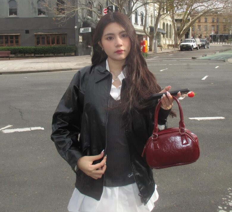 Qua vài bức ảnh khi xuất ngoại, hai ái nữ nhà Quyền Linh cho thấy quan điểm trái ngược, chứng tỏ cách dạy của bố mẹ-6