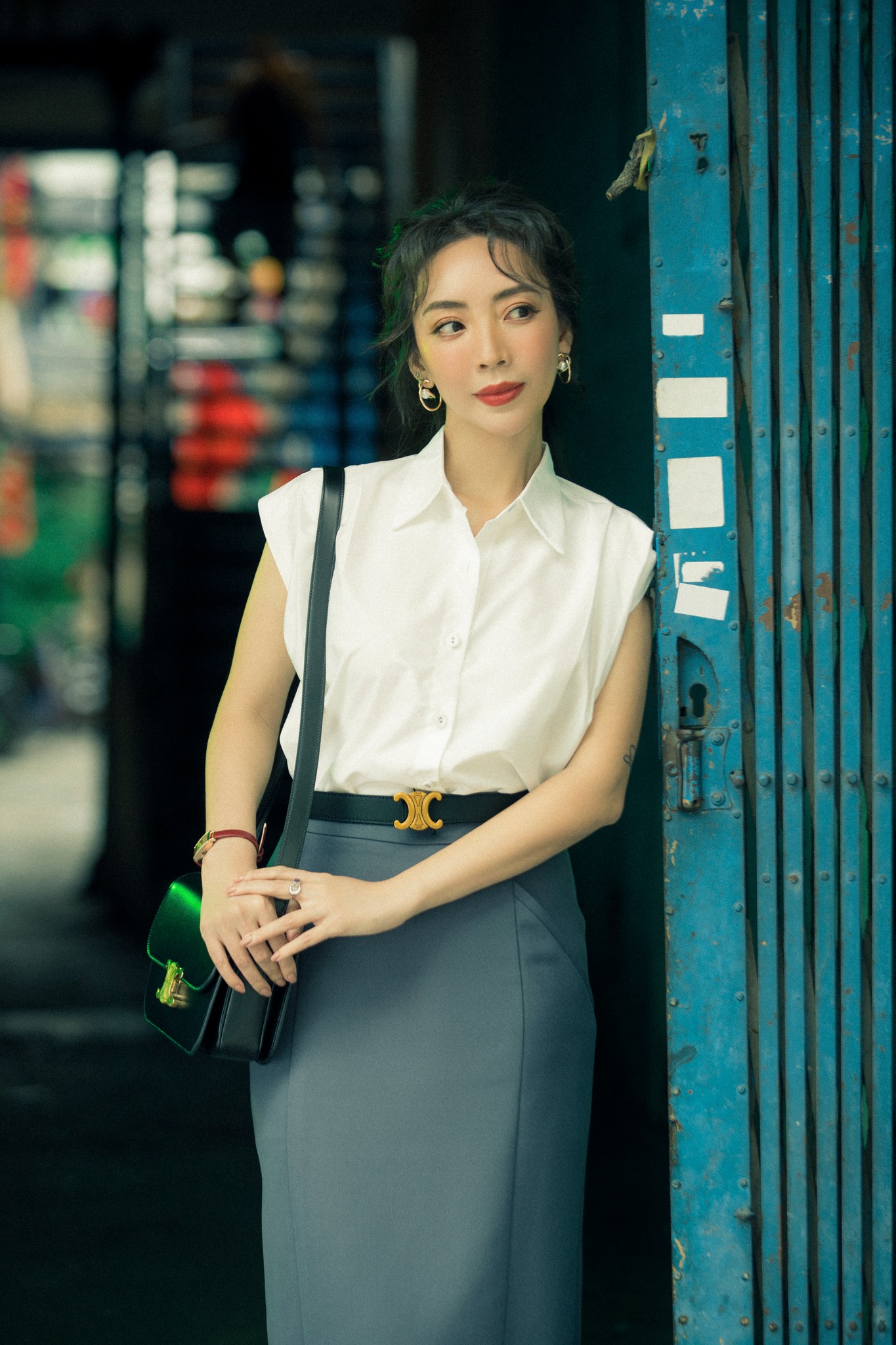 Bà xã của anh tài Tiến Luật ngày càng trẻ trung ở tuổi 40 nhờ chăm diện 5 món thời trang-1