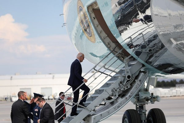 Nghị sĩ Mỹ khẳng định COVID-19 không đến từ động vật, đến từ phòng thí nghiệm-2