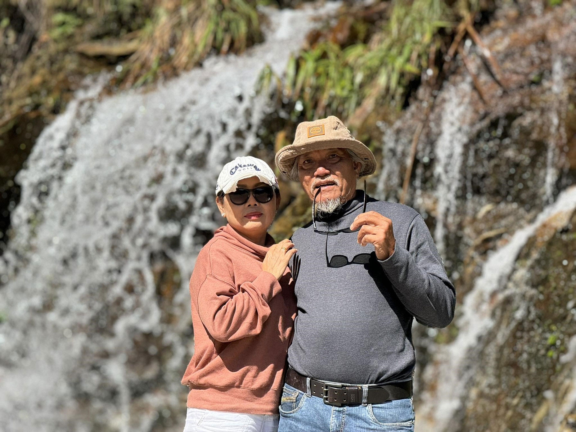 Phượt thủ TPHCM 70 tuổi lái xe máy đưa vợ vi vu khắp nơi để bù đắp thanh xuân-2