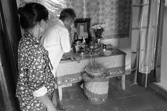 Người phụ nữ có con 5 tuổi tử vong, chồng và con lớn nguy kịch sau tai nạn