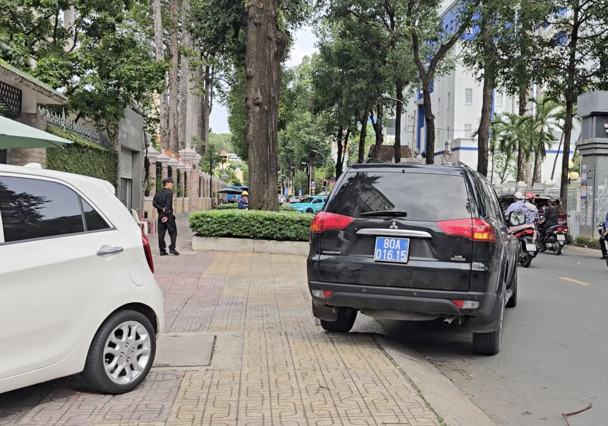 CLIP: Bộ Công an thu nhiều thùng tài liệu tại nhà CEO Quốc Cường Gia Lai-11