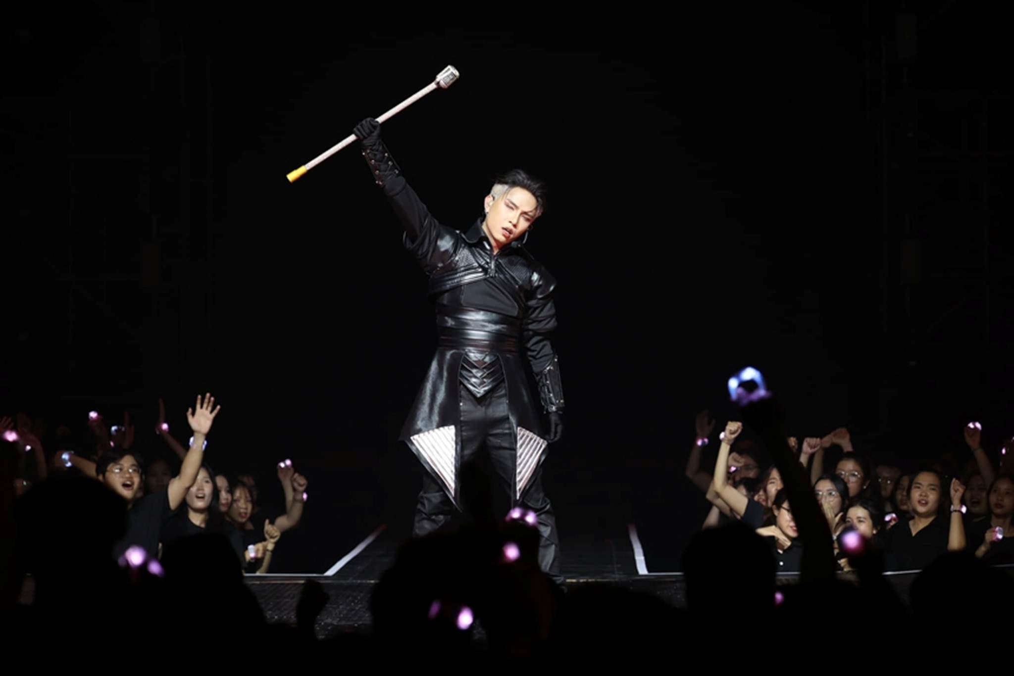 Nam nghệ sĩ đáp trả cực gắt khi bị chê kém nhất trong số 33 anh tài-4