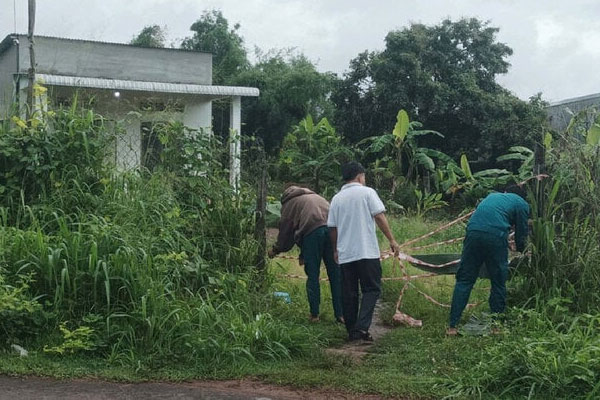 Phát hiện thi thể người phụ nữ bị quấn nhiều quần áo, đốt cháy trong phòng tắm-1