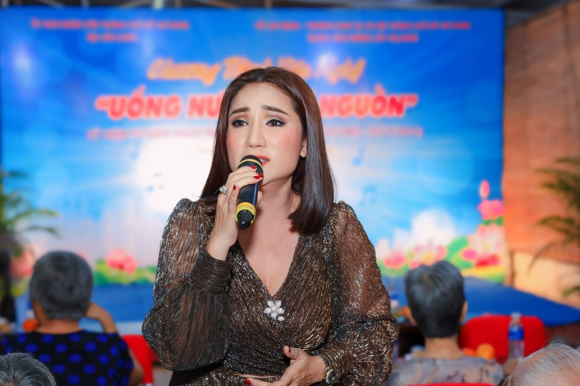 Sao Việt 22/7: Hồ Ngọc Hà tìm bình yên, Cát Tường thăm các nghệ sĩ gạo cội-6