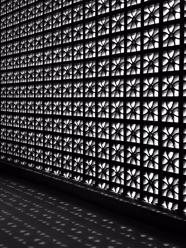 Ấn tượng ngôi nhà ở nông thôn với gạch đỏ, cầu thang trắng xoắn ốc-11