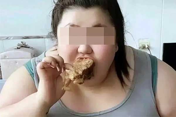 Trung Quốc chấn động vì cái chết của ngôi sao mukbang lúc phát sóng trực tiếp-1