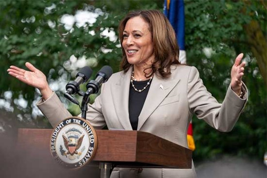 Bà Harris tuyên bố 'làm mọi thứ' để đánh bại ông Trump