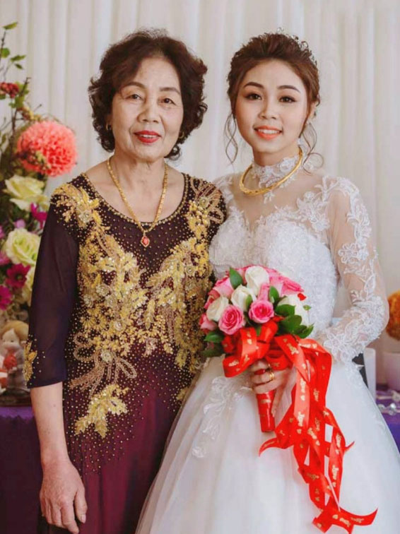 Gia đình ở Nghệ An có 8 con gái xinh đẹp, cùng nhau theo ngành y, dược-4