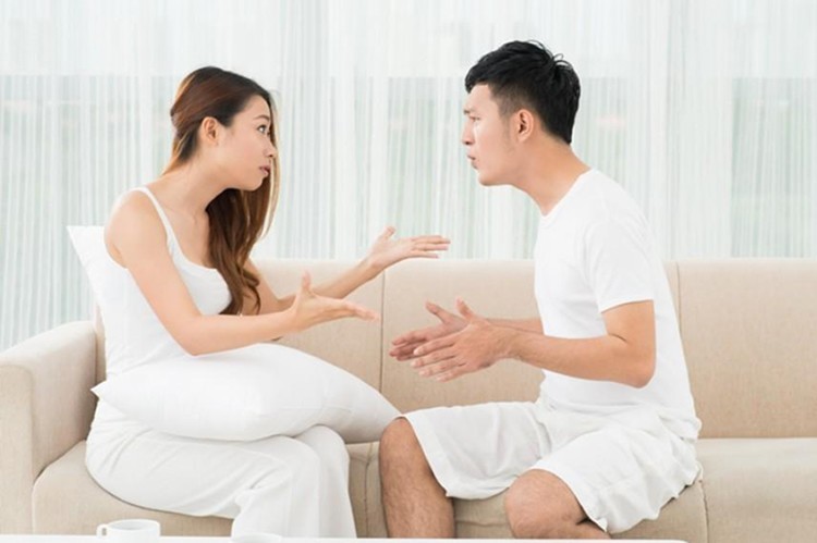 Chồng muốn gửi con cho bà ngoại chăm, vợ khẳng định nếu vậy thì tên đứa nhỏ phải đổi sang họ của mẹ-1