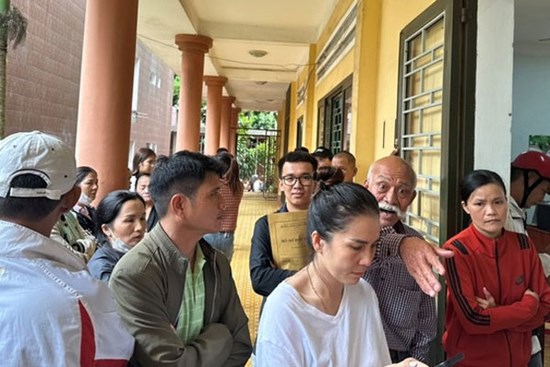 Tuyển sinh lớp 10 thay đổi chóng mặt, phụ huynh sốt vó, nhà trường bị động