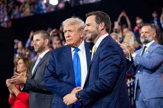 Ông Trump bị nói 'quá già' sau khi ông Biden từ bỏ tái tranh cử