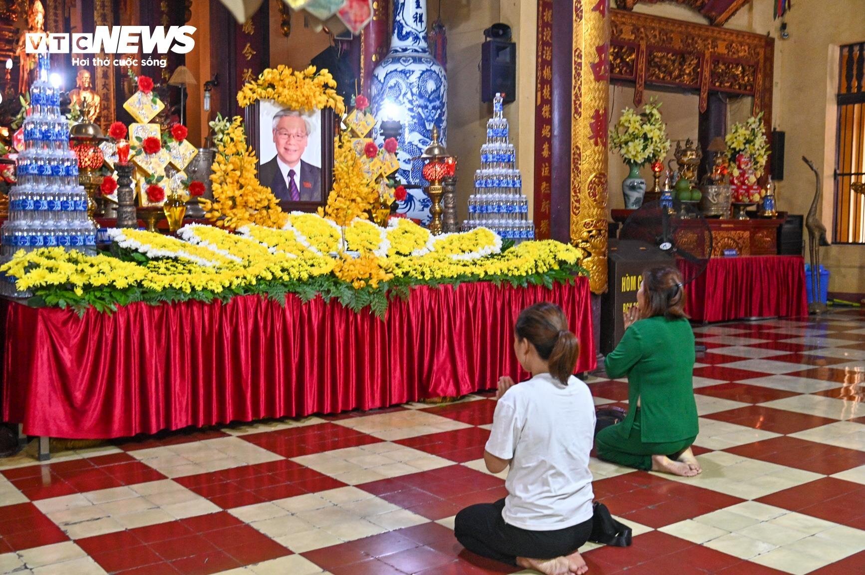 Người dân đến chùa Quán Sứ cầu siêu, tưởng nhớ Tổng Bí thư Nguyễn Phú Trọng-4