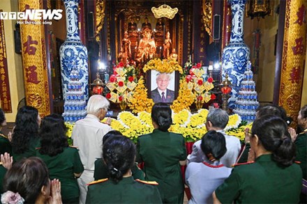 Người dân đến chùa Quán Sứ cầu siêu, tưởng nhớ Tổng Bí thư Nguyễn Phú Trọng