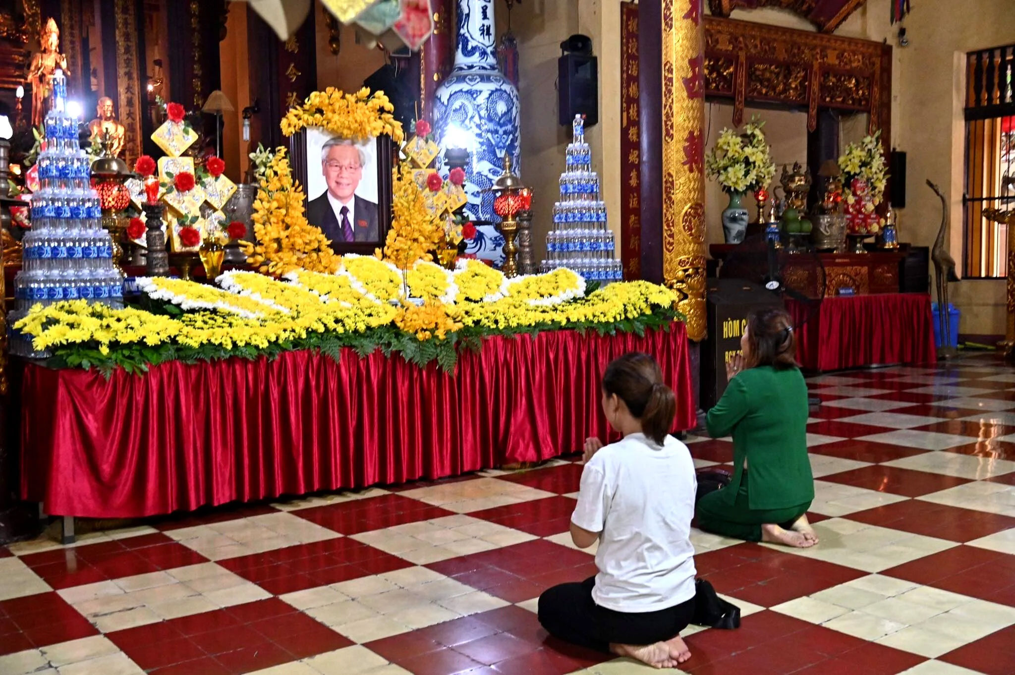 Người dân đến chùa Quán Sứ cầu siêu, tưởng nhớ Tổng Bí thư Nguyễn Phú Trọng