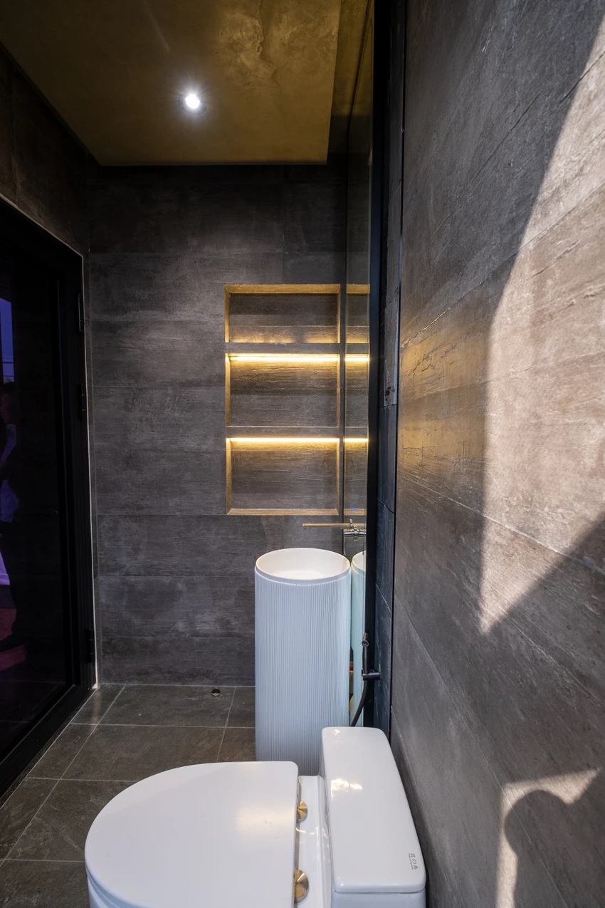 Ngôi nhà ở Bình Dương ấn tượng với màu đen huyền bí-17