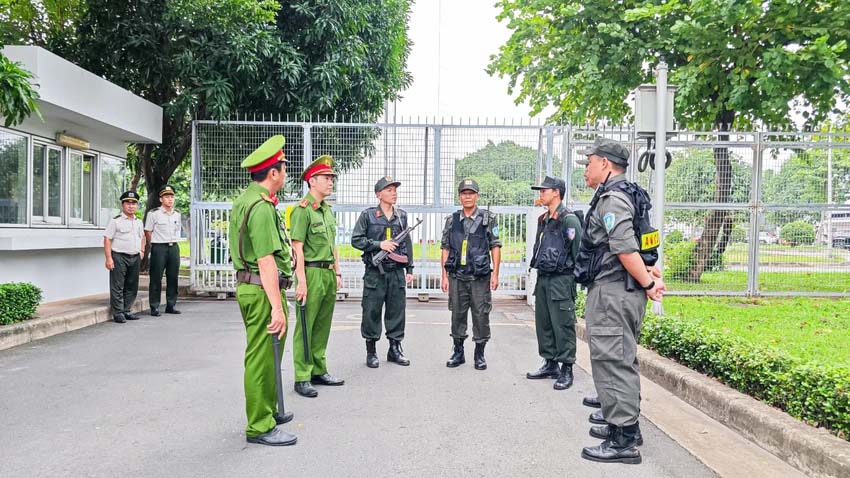 Nhà ga các sân bay chiếu phim tư liệu, hình ảnh Tổng Bí thư Nguyễn Phú Trọng-4