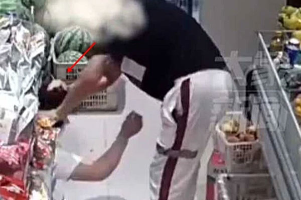 Ly hôn 7 năm, cô gái vẫn bị chồng cũ đánh do có người yêu mới-1