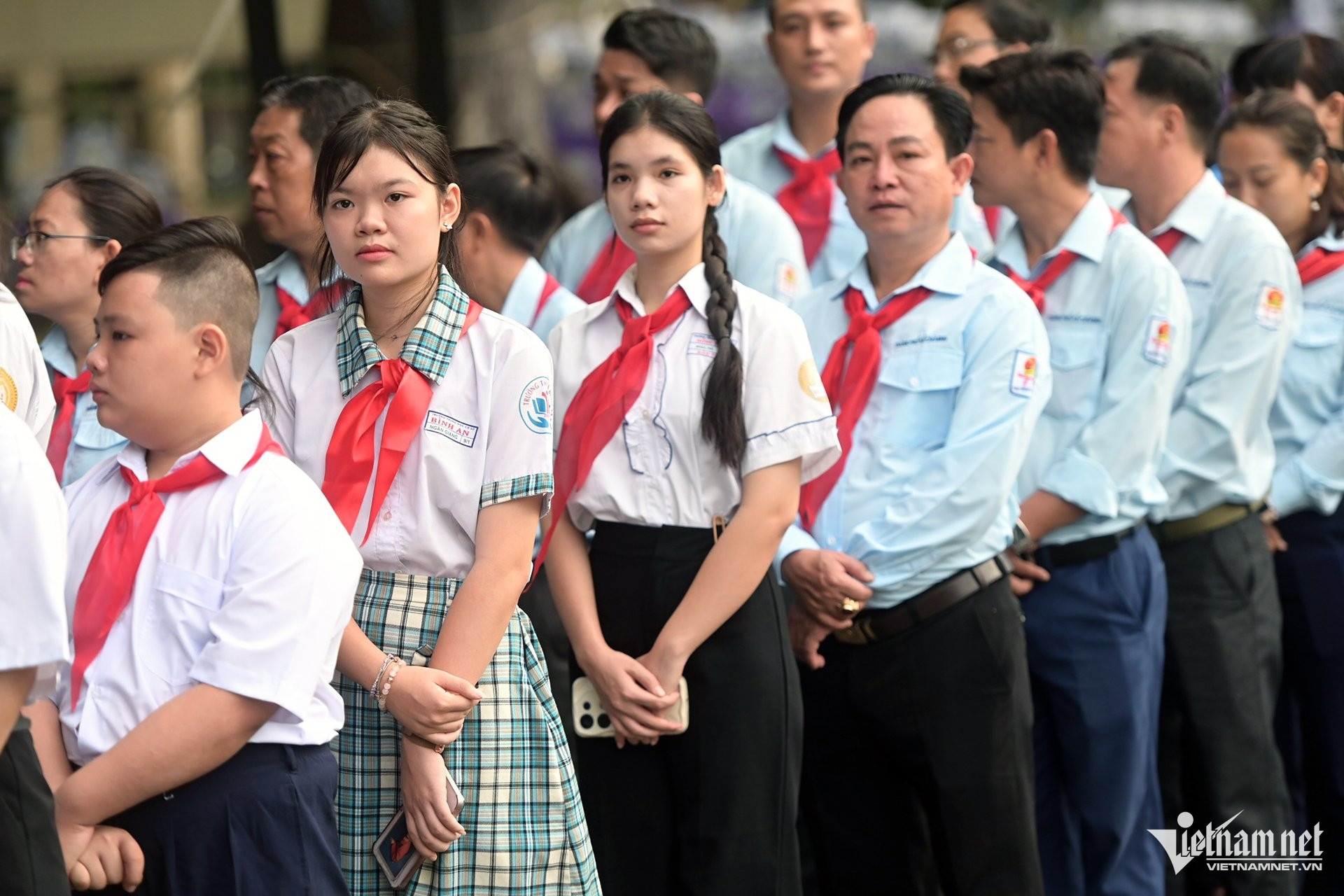 Nước mắt lăn dài trong lúc chờ vào viếng Tổng Bí thư Nguyễn Phú Trọng-10