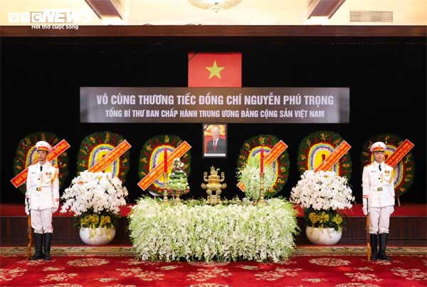 Người dân miền Nam viếng Tổng Bí thư Nguyễn Phú Trọng-3