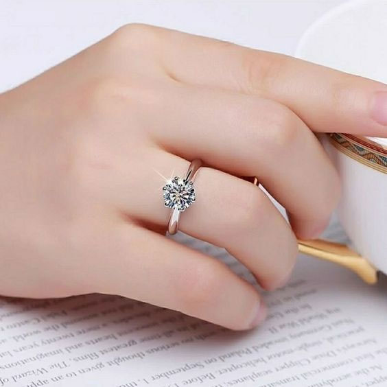 Ly hôn gần 10 năm nhưng mẹ chồng cũ vẫn đi bịa chuyện tôi mua nhẫn kim cương 200 triệu khiến bà phải trả nợ hộ-1