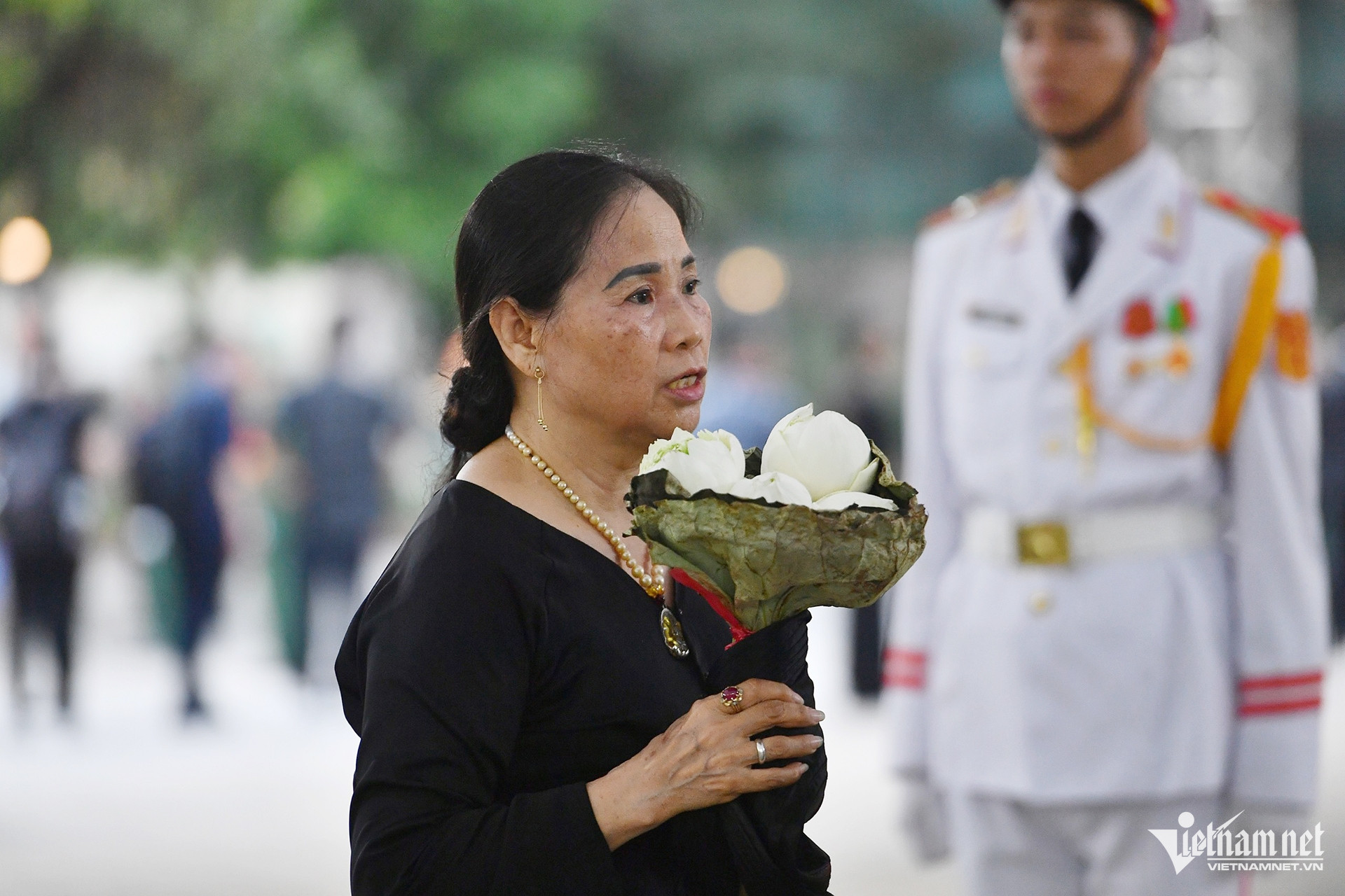 Dòng người nối dài qua các phố vào viếng Tổng Bí thư Nguyễn Phú Trọng-8