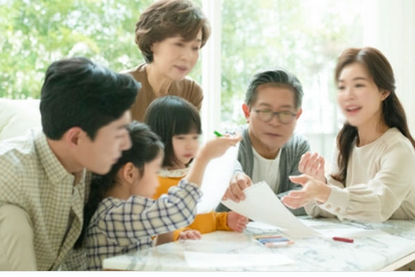 Hàng xóm cứ nửa đêm lại rình mò ở cổng sau nhà tôi và pha xử lý dứt khoát của cô giúp việc-2