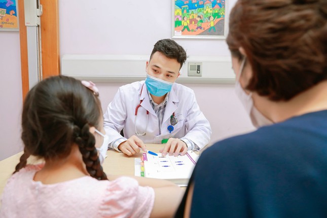 Bố mẹ đứng ngồi không yên vì con dậy thì sớm-4