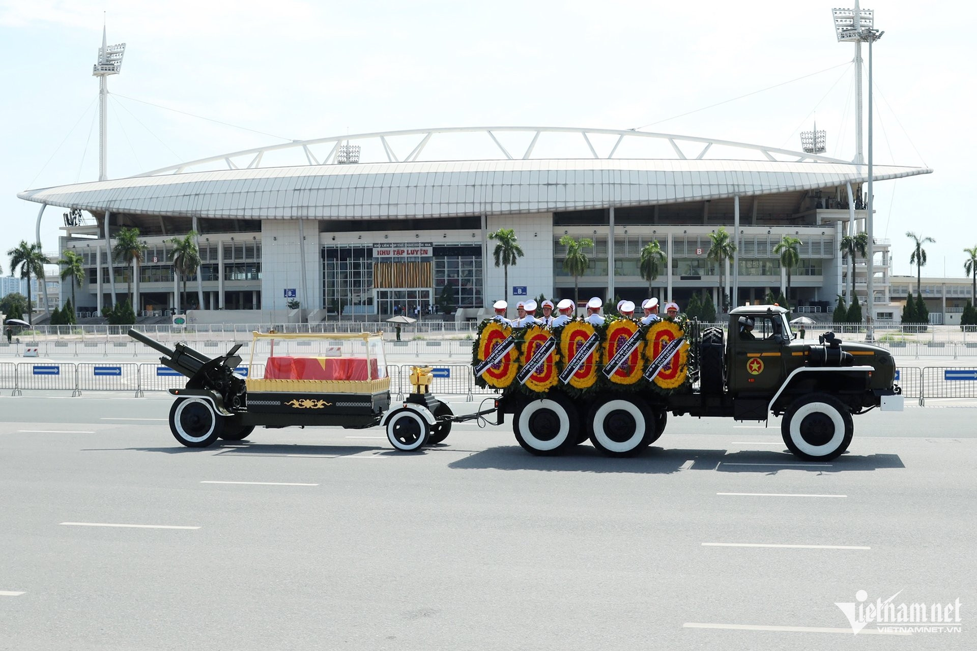 Linh xa đưa Tổng Bí thư Nguyễn Phú Trọng qua các tuyến phố Hà Nội-10