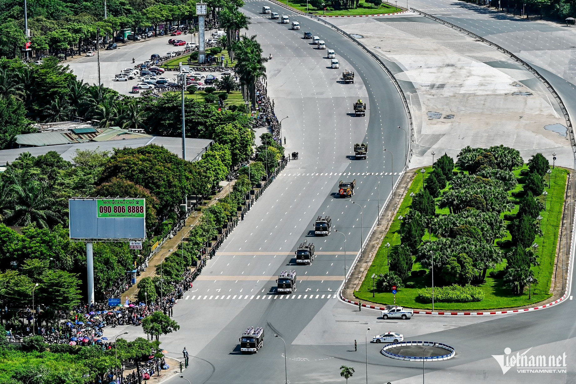 Linh xa đưa Tổng Bí thư Nguyễn Phú Trọng qua các tuyến phố Hà Nội-12