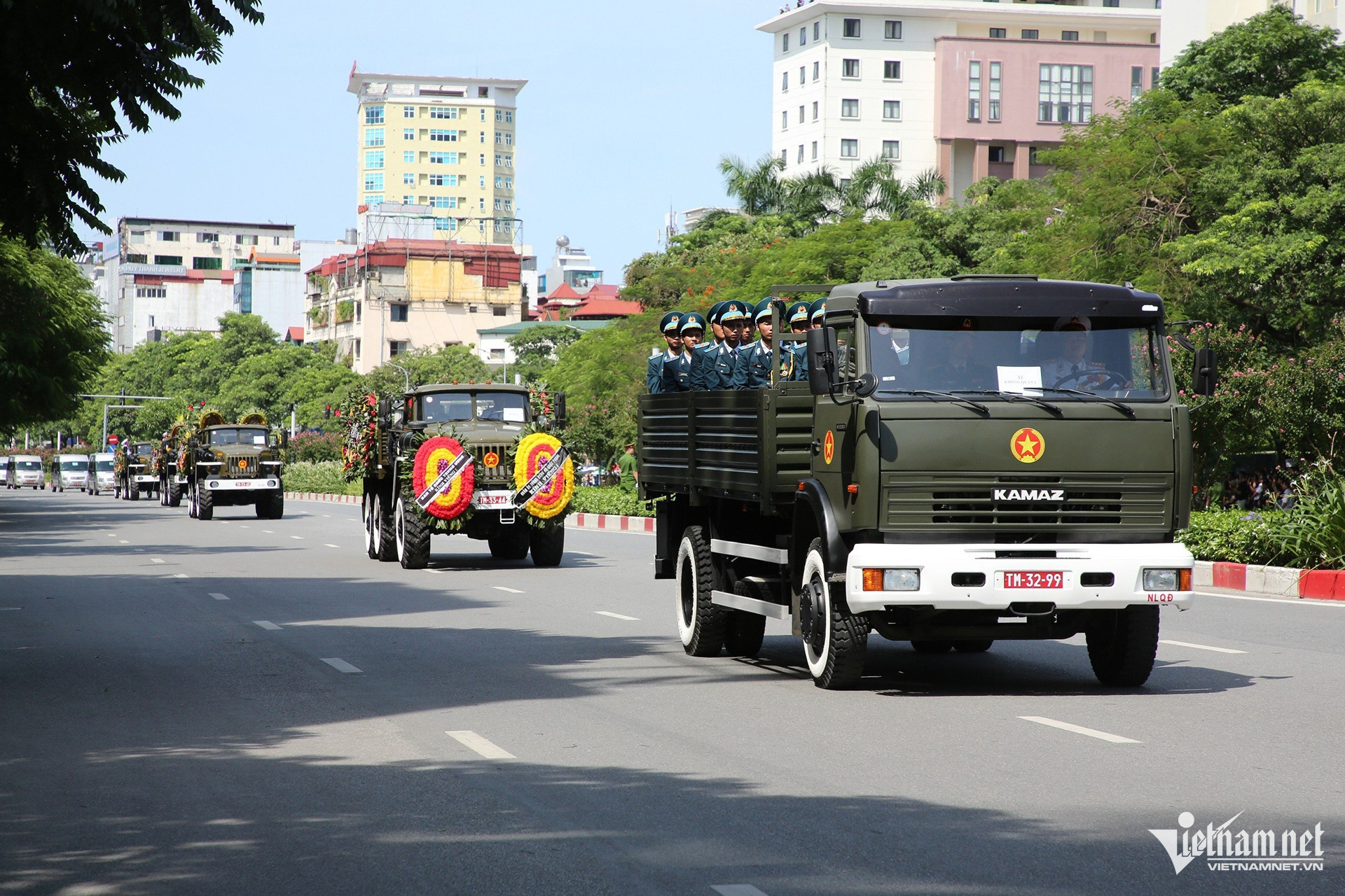 Linh xa đưa Tổng Bí thư Nguyễn Phú Trọng qua các tuyến phố Hà Nội-7