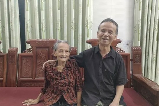 Chuyện tình như mơ của anh thương binh mù đôi mắt và cô mậu dịch viên