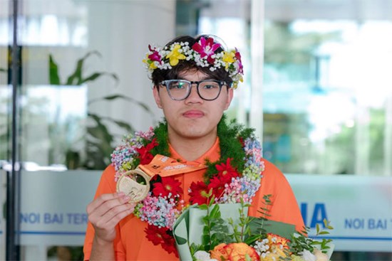Nam sinh lớp 12 lập cú đúp huy chương Olympic Sinh học quốc tế