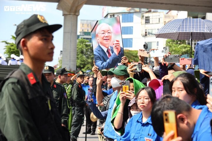 Nhân dân không bao giờ yêu kính sai người-1