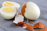 9 sai lầm khiến trứng luộc nứt vỡ, mất chất lại khó bóc vỏ