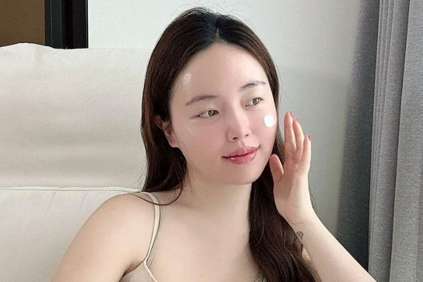 Nếu không làm 4 điều trước và sau khi bôi kem chống nắng, làn da vẫn có thể bị lão hóa nhanh-1
