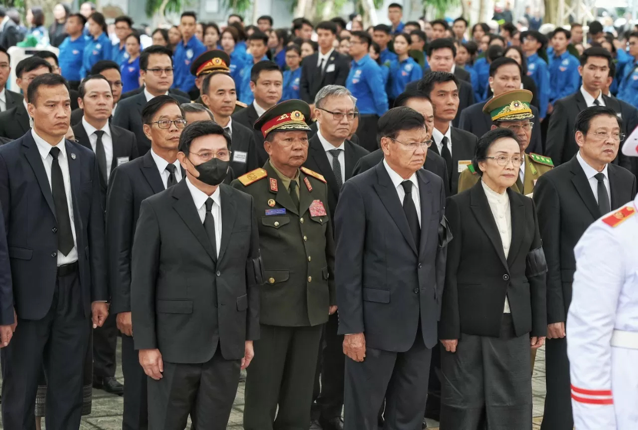 Cái ôm giữa phu nhân hai Tổng Bí thư Việt - Lào: Hơn cả một nghi thức ngoại giao-1