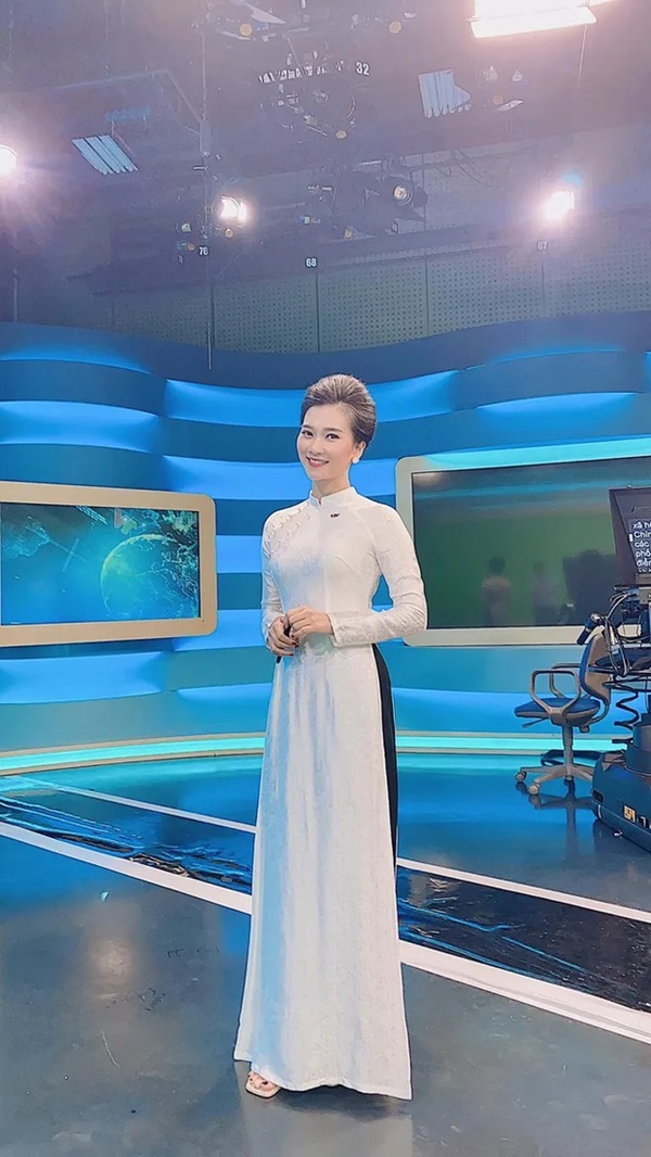 Nữ BTV Thời sự 19h VTV: Xinh đẹp cùng giọng nói truyền cảm, có đời tư kín tiếng-9