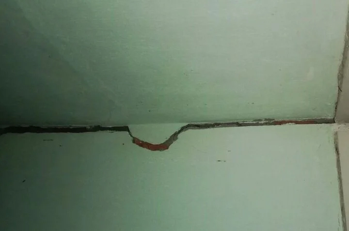 Kon Tum: Trường học, trạm y tế, nhà dân nứt tường sau động đất-1