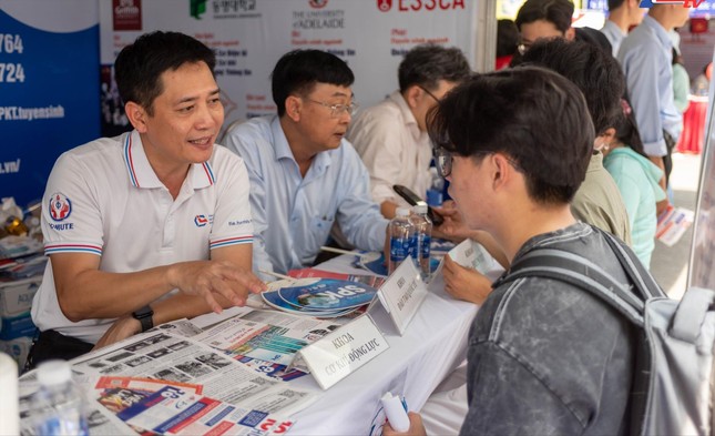 Chênh lệch điểm sàn lớn-1