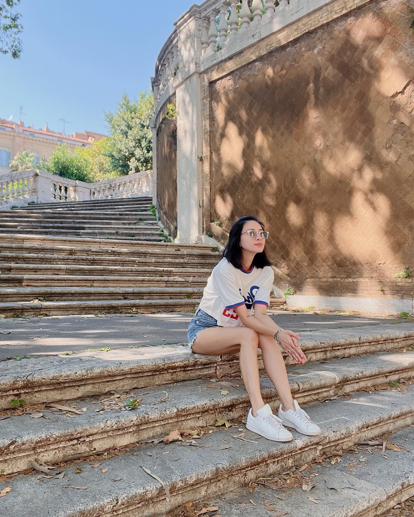 Muốn phong cách trẻ trung hơn, phụ nữ trên 40 tuổi chỉ cần sắm 5 món thời trang-10