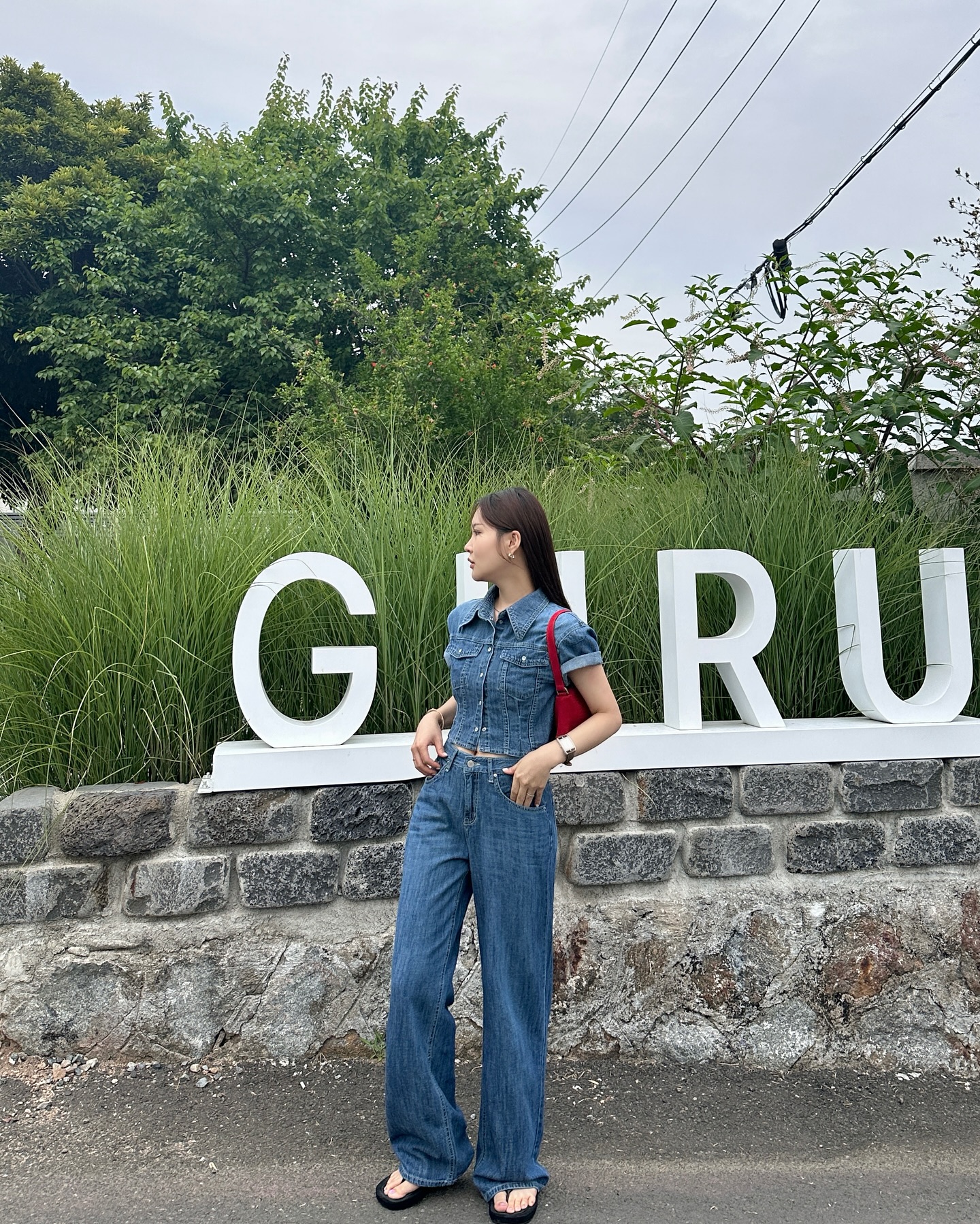 Muốn phong cách trẻ trung hơn, phụ nữ trên 40 tuổi chỉ cần sắm 5 món thời trang-6