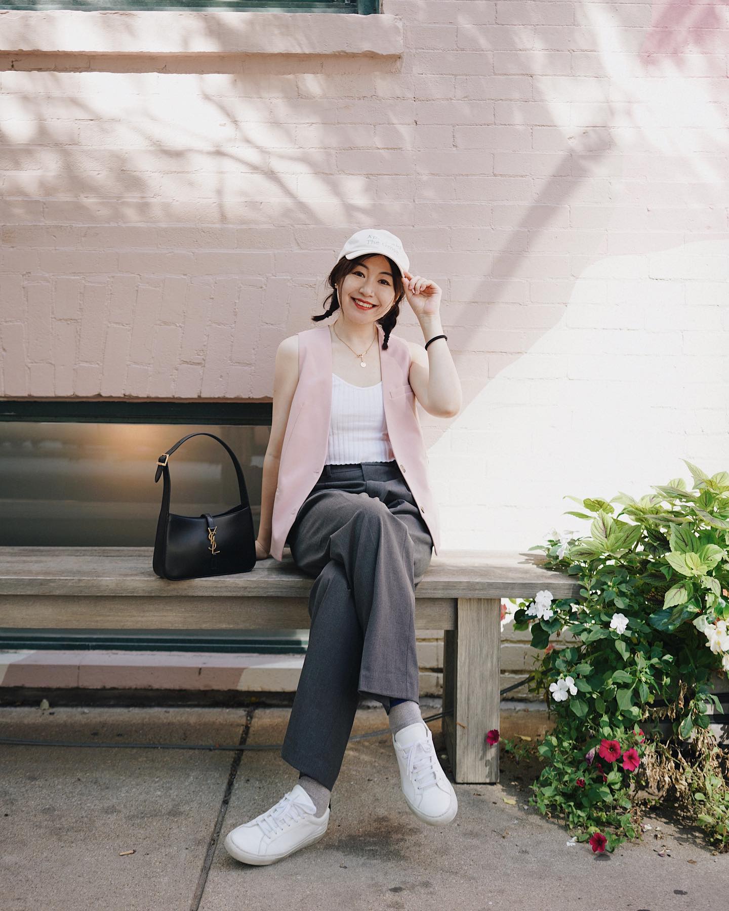 Muốn phong cách trẻ trung hơn, phụ nữ trên 40 tuổi chỉ cần sắm 5 món thời trang-9