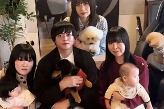 Ông chồng 'số hưởng' nhất thế giới: Được 4 vợ trẻ bao nuôi, chỉ ở nhà nội trợ