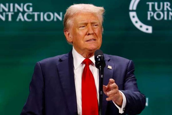 Ông Trump chi đậm cho chiến dịch quảng cáo để cản bước bà Harris