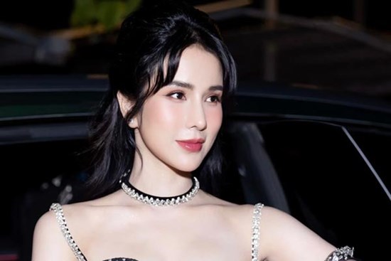 Chân dung người đẹp thể hiện đẳng cấp khi rút ''hầu bao