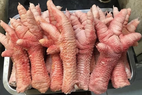 Chiếc chân gà giá chát 200 nghìn đồng, khách vẫn lùng mua ăn